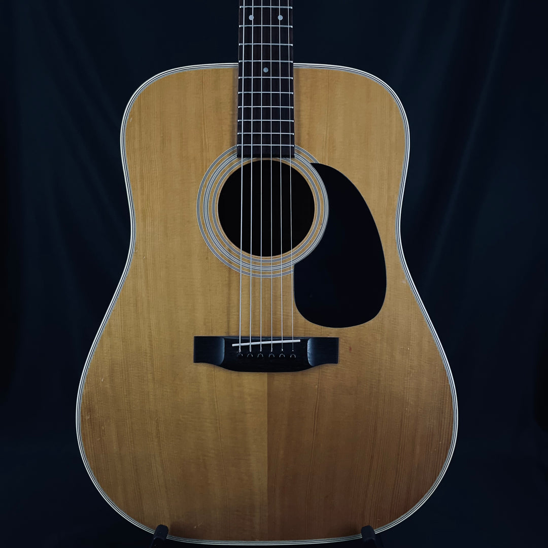 suzuki – Shop Guitar Villa