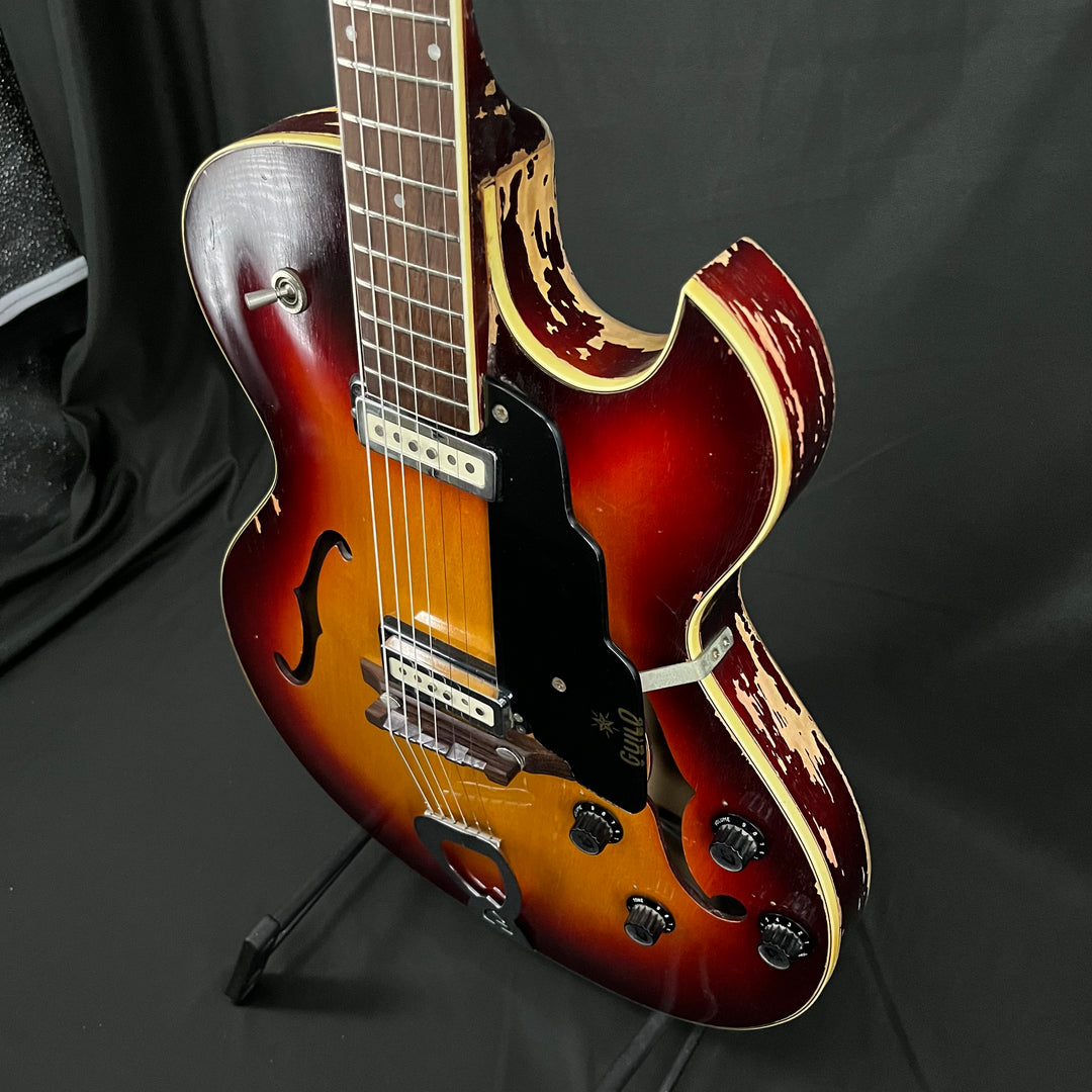 1965年製Guild T-100Dについていたスイッチノブヴィンテージ Guild T-100D Slim Jim Sunburst 1965 – Chicago Music Exchange
